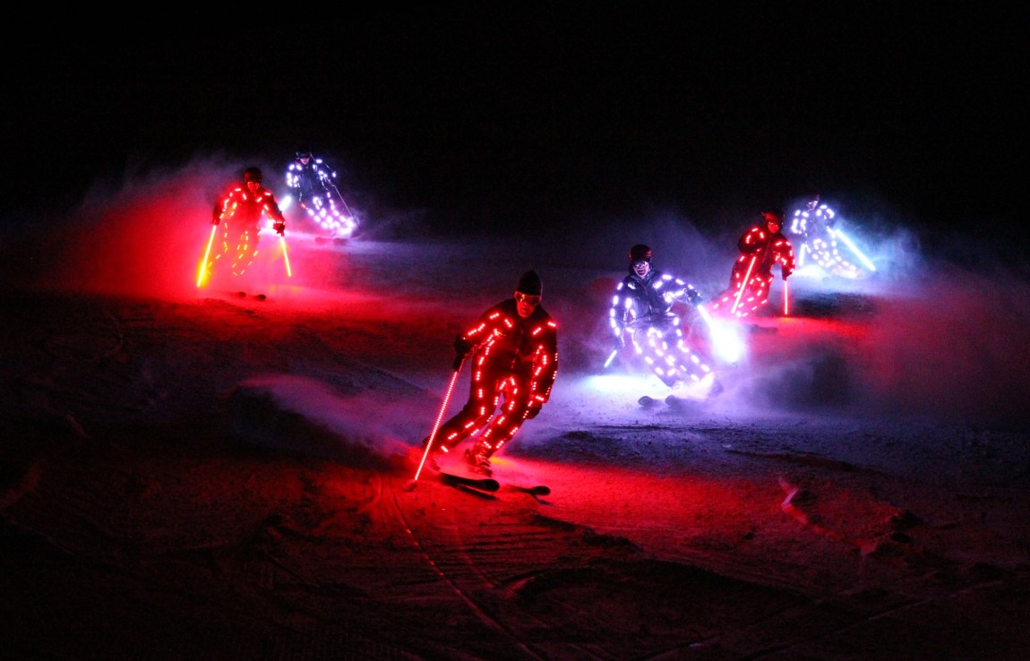 Formationsskifahren beim Schneefest am Rittisberg